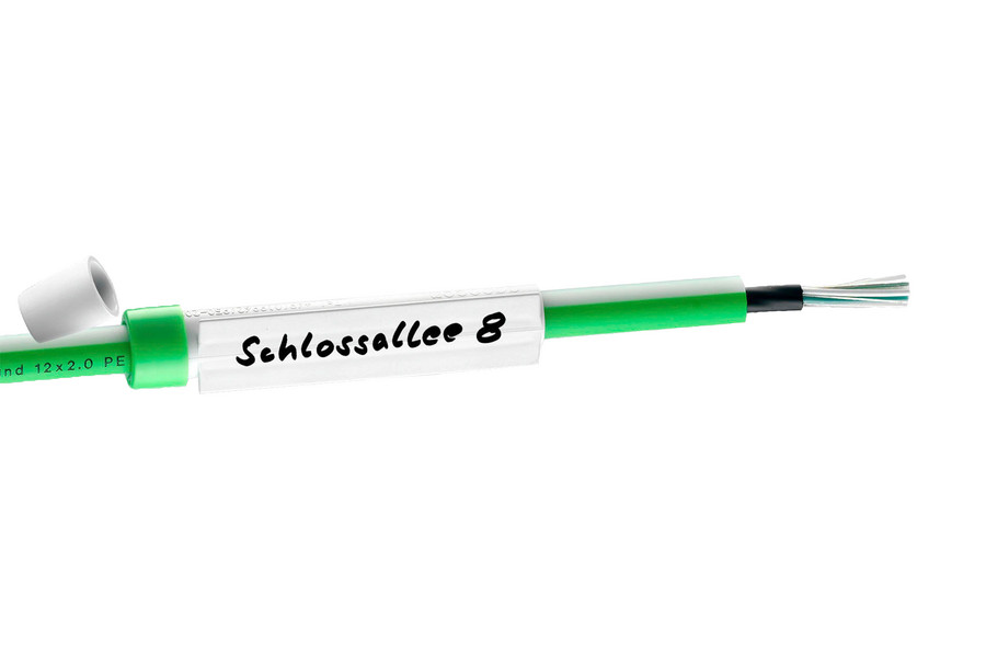 Targhette di identificazione con sigillo del tubo KmR etichettano speedpipe nell'area di ramificazione con l'indirizzo del cliente.