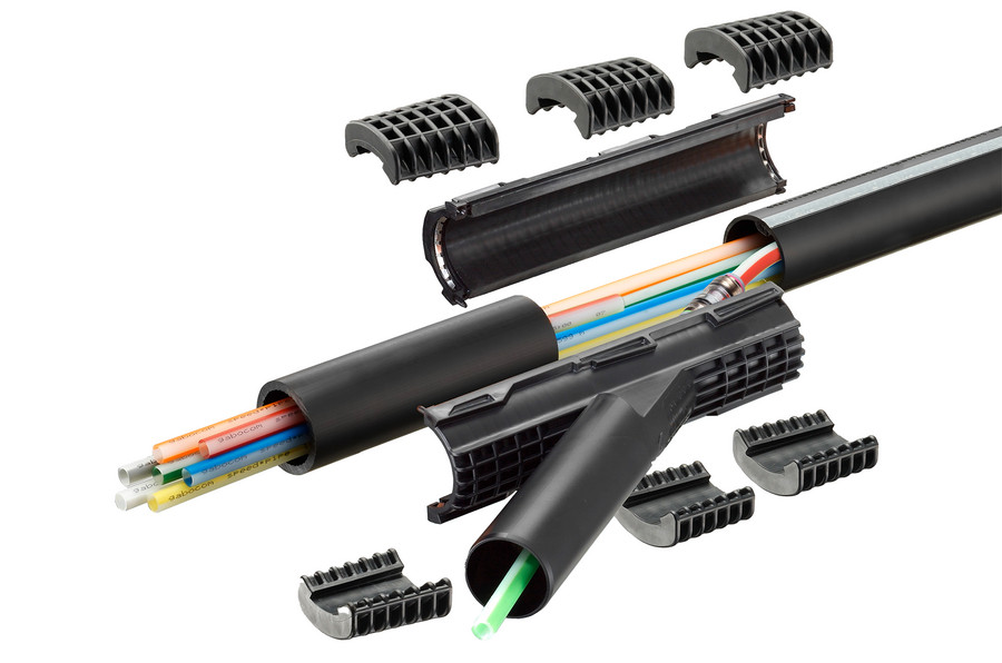 Diramazione con semitubo di derivazione HRMA speedpipe o cavo da un tubo PE/PVC.