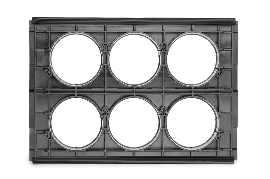 Utilizzare le piastre di inserimento EP per inserire i tubi nelle scatole di derivazione e nei pozzetti di piccole dimensioni.